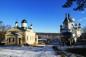 Монастырь Кондрица, Ниспорень и вид на село зимой