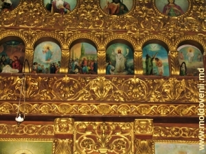 O parte a iconostasului bisericii de la Cuhureşti