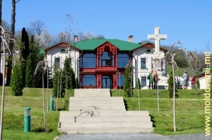 Clădirea de serviciu reînnoită, Mănăstirea Curchi, 2010