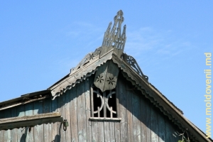 Деревянные коньки крыш в селе Тигеч