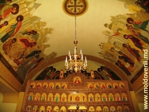 Cupola şi o parte a altarului bisericii Mănăstirii Dobruşa, Şoldăneşti