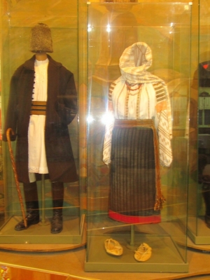 Costume tradiționale - bărbătesc și femeiesc