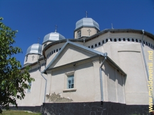 Clădirea bisericii centrale a Mănăstirii Dobruşa