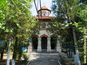 Faţada bisericii de la Cuhureşti