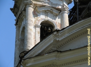 Фрагмент экстерьера Богородичной церкви монастыря Курки, 2006 г.