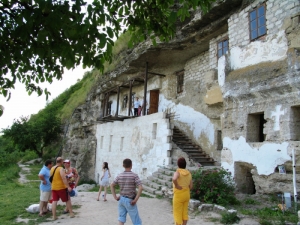 Общий план скального монастыря в Ципова, 2008 год 
