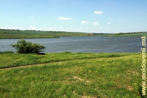 Partea de sus, începutul lacului de acumulare Maramonovca pe rîul Cubolta