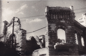 Edifiul Primăriei în august 1944 după eliberarea Chişinăului. Cronica cinematografică, 1944