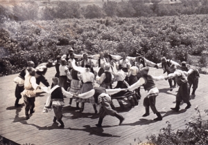 "Танцует "Жок", Кадр из фильма "Молдавские напевы" Молдова-филм, 1955
