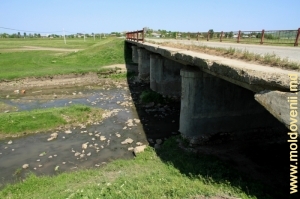 Podul peste Camenca după satul Cobani