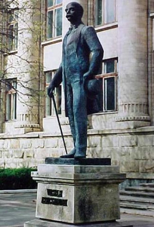 И. Здерчук. Василе Александри. 1997, Сквер Национальной Библиотеки.