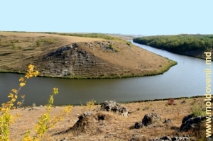 Вид на водохранилище со склона толтровой гряды