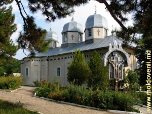 Clădirea bisericii centrale a Mănăstirii Dobruşa 