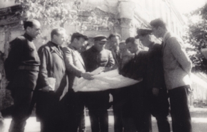 обсуждают план восстановления Кишинева, фильм В освобожденной Молдавии. 1944