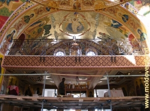 Meşterii pictează Biserica Sf. Dumitru, Mănăstirea Curchi, 2008