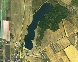 Озеро у села Князевка Леовского района на карте Google