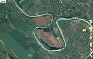 Река Прут и село Перерыта на карте Google