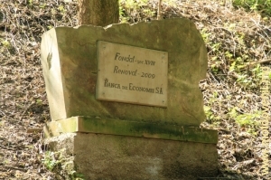 Памятный знак у источника вблизи Бекирова яра