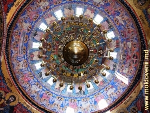 Центральный купол собора 
