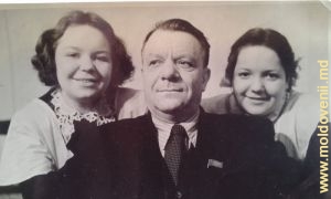 г. Кишинев, с дочерьми Ниной и Неллей