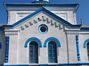 Новая церковь в центре села