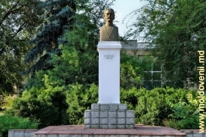 Monumentul lui Alexei Mateevici de la Căuşeni