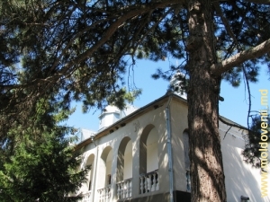 Clădirea administrativă a Mănăstirii Dobruşa
