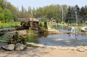 Havuzuri şi cascade de lacuri în partea centrală a parcului