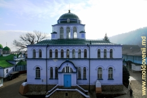 Biserica de vară a Mănăstirii Japca, vedere de pe clopotniţă, 2011