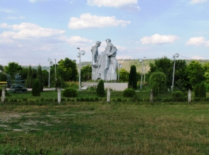 Monument la memorial în cinstea ostaşilor căzuţi 