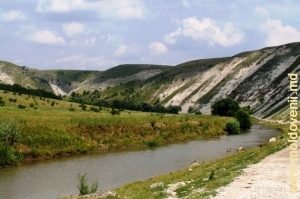 Живописная долина Рэута у села Требужень, Орхей