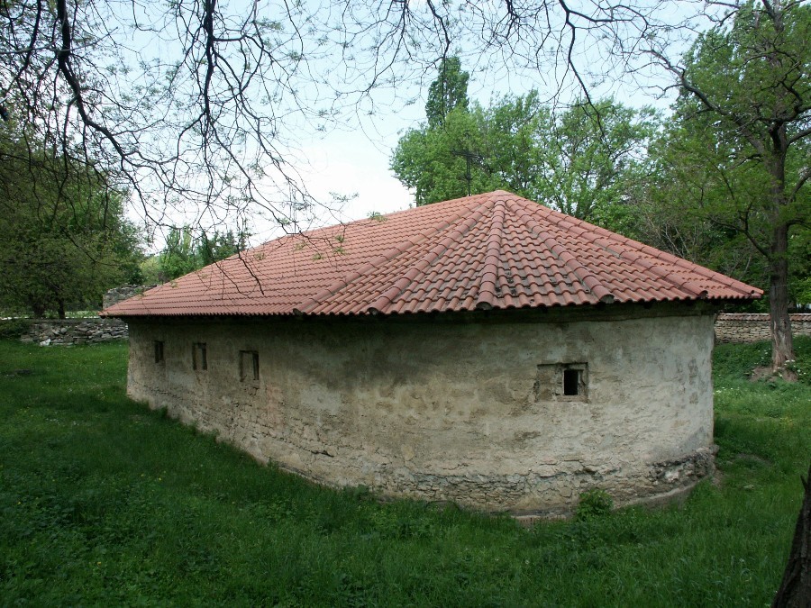 Церковь «Adormirea Maicii Domnului» из Каушанах - одно из самых древних строений, сохранившихся в Молдове. Датируется XVI-м веком.