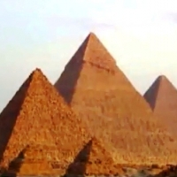 Piramidele. Cosmosul e pe fir (ru)
