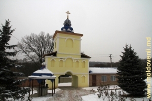 Mănăstirea Veveriţa iarna, 2012