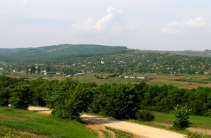 Vedere spre satul Bahmut din partea rezervaţiei
