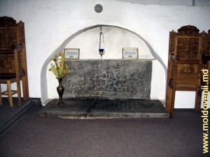 Mormîntul lui Eustatie Dabija la Mănăstirea Bârnova