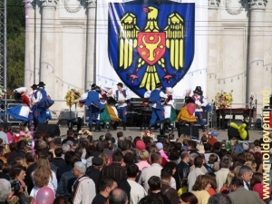 2006. Concertul de gală al participanţilor la Festivalul Folcloric pentru Copii