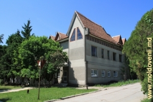 Clădire administrativă din Făleşti