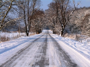 Drumul de lîngă satul Bahmut iarna